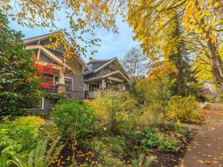Photo 3: 910 W 22ND Avenue in Vancouver: Cambie House for sale (Vancouver West)  : MLS®# R2738908