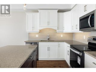 Photo 4: 1165 Sutherland Avenue Unit# 403 in Kelowna: House for sale : MLS®# 10313029