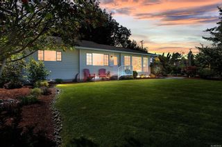 Photo 1: 905 Yarrow Pl in Esquimalt: Es Kinsmen Park House for sale : MLS®# 914704