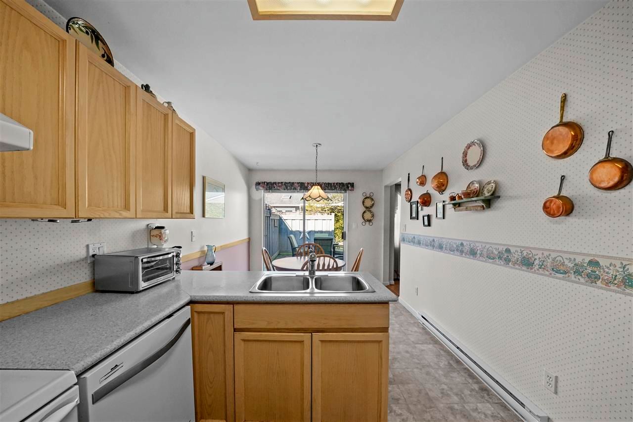 Photo 11: Photos: 16 6320 48A Avenue in Delta: Holly Townhouse for sale in ""GARDEN ESTATES"" (Ladner)  : MLS®# R2568766