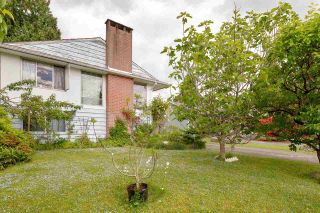 Photo 3: 480 GLENCOE Drive in Port Moody: Glenayre House for sale : MLS®# R2592997