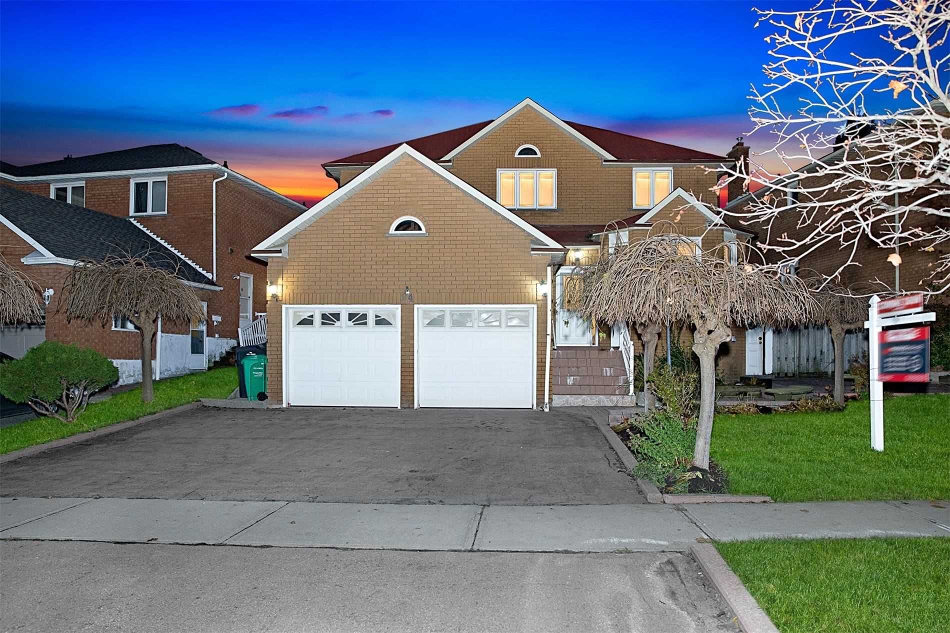 Main Photo: 84 Sunforest Drive in Brampton: Heart Lake West House (2-Storey) for sale : MLS®# W5437123