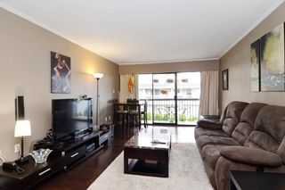 Photo 3: 402 215 MOWAT Street in New Westminster: Uptown NW Condo for sale in "CEDAR HILL MANOR" : MLS®# R2166746