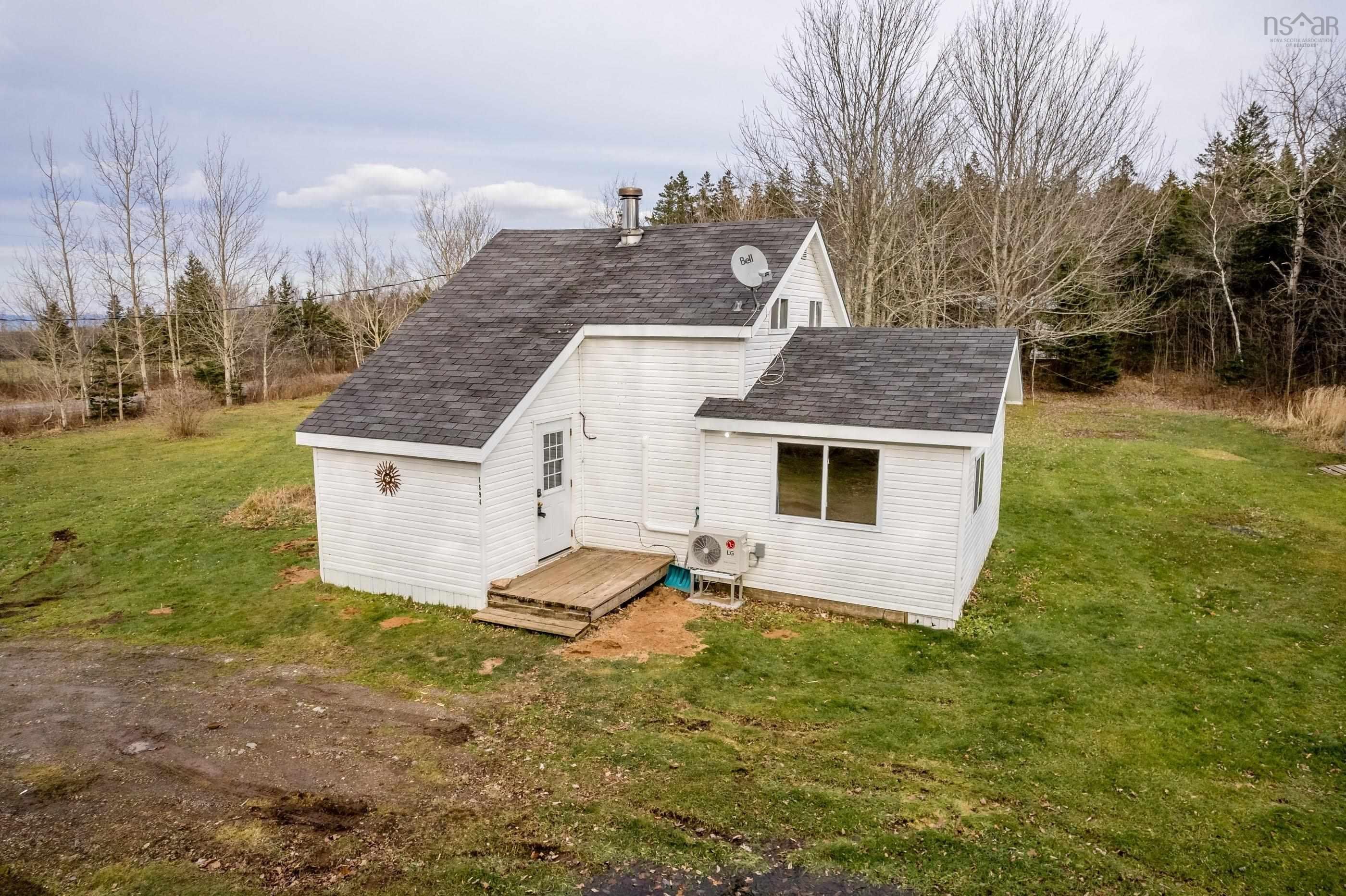 Main Photo: 1894 Long Point Road in Burlington: 404-Kings County Residential for sale (Annapolis Valley)  : MLS®# 202129581