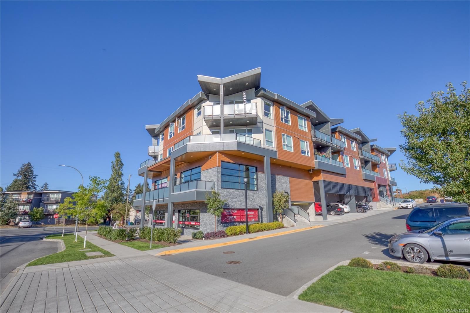 Main Photo: 304 525 3rd St in Nanaimo: Na Old City Condo for sale : MLS®# 919213