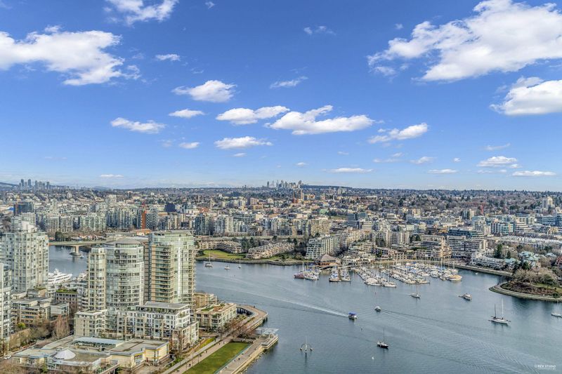 FEATURED LISTING: 3902 - 1408 STRATHMORE Mews Vancouver