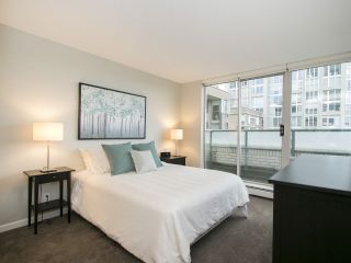 Photo 8: 609 1288 MARINASIDE Crescent in Vancouver: Yaletown Condo for sale in "Crestmark I" (Vancouver West)  : MLS®# R2149877