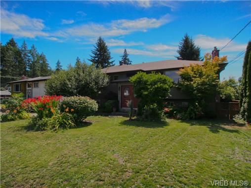 Main Photo: 521 Hallsor Drive in VICTORIA: Co Wishart North Residential for sale (Colwood)  : MLS®# 326745