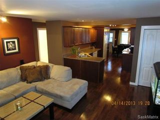 Photo 3: 1174 ELLIOTT Street in Regina: Eastview Single Family Dwelling for sale (Regina Area 03)  : MLS®# 458949