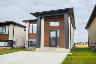 Photo 1: 22 Murcar Street in Niverville: House for sale : MLS®# 202402832