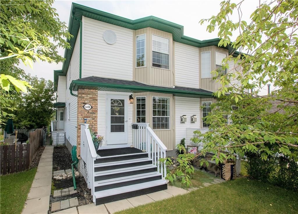 Main Photo: 2 6408 BOWWOOD Drive NW in Calgary: Bowness Row/Townhouse for sale : MLS®# C4241912
