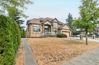Photo 2: 18575 55 Avenue in Surrey: Cloverdale BC House for sale in "HUNTER PARK" (Cloverdale)  : MLS®# R2808861