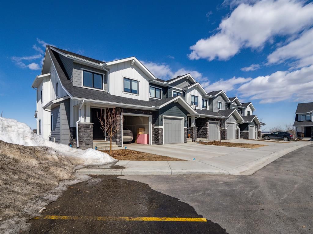 Main Photo: 120 Crestridge Common SW in Calgary: Crestmont Row/Townhouse for sale : MLS®# A2038005