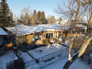 Photo 4: 402 18 Avenue NW in Calgary: Mount Pleasant Full Duplex for sale : MLS®# A2011602