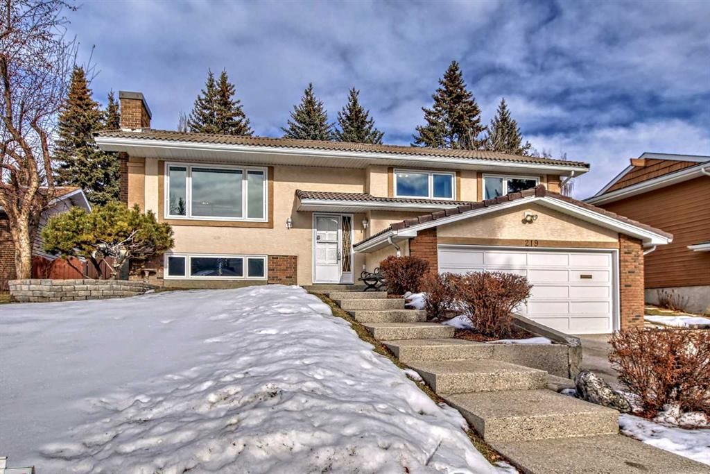 Main Photo: 219 Varsity Estates Mews NW in Calgary: Varsity Detached for sale : MLS®# A2104568