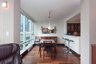 Photo 5: 803 590 NICOLA Street in Vancouver: Coal Harbour Condo for sale in "CASCINA" (Vancouver West)  : MLS®# R2045601