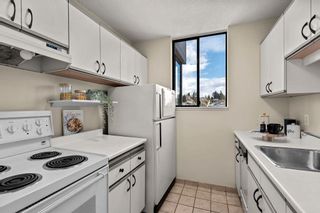 Photo 11: 406 555 13TH Street in West Vancouver: Ambleside Condo for sale in "Parkview Tower" : MLS®# R2872073