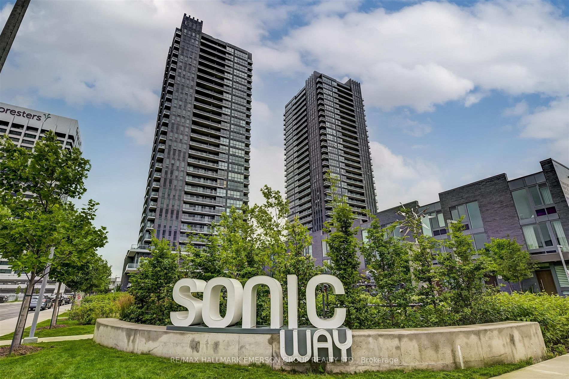 Main Photo: N2805 6 Sonic Way in Toronto: Flemingdon Park Condo for lease (Toronto C11)  : MLS®# C5922760