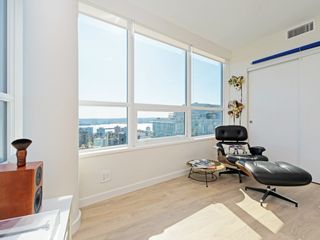 Photo 10: 1902 125 E 14TH Street in North Vancouver: Central Lonsdale Condo for sale in "Centreview" : MLS®# R2413111