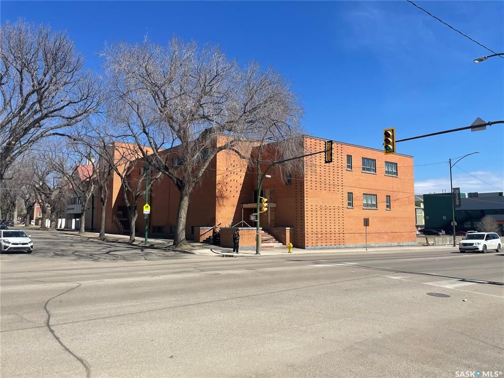 Main Photo: 1236 20th Street West in Saskatoon: Pleasant Hill Commercial for sale : MLS®# SK927114