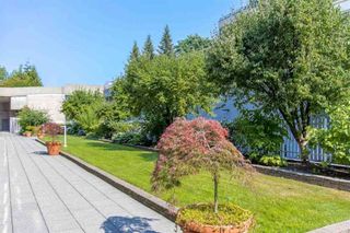 Photo 7: 2105 33 CHESTERFIELD Place in North Vancouver: Lower Lonsdale Condo for sale in "Harbour View Park" : MLS®# R2349692