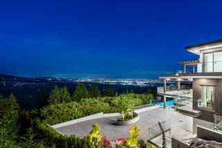 Photo 2: 550 CRAIGMOHR Drive in West Vancouver: Glenmore House for sale : MLS®# R2703014