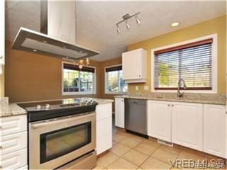Photo 5: 1290 Les Meadows in VICTORIA: SE Sunnymead Residential for sale (Saanich East)  : MLS®# 324296