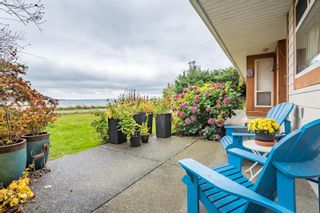 Photo 2: 3867 Marine Dr in Royston: CV Courtenay South House for sale (Comox Valley)  : MLS®# 888433