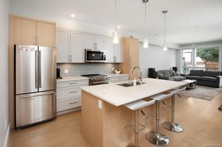 Photo 1: 106 2447 Henry Ave in Sidney: Si Sidney North-East Condo for sale : MLS®# 840966