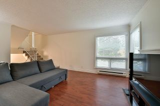 Photo 11: 14858 HOLLY PARK Lane in Surrey: Guildford Townhouse for sale (North Surrey)  : MLS®# R2222542