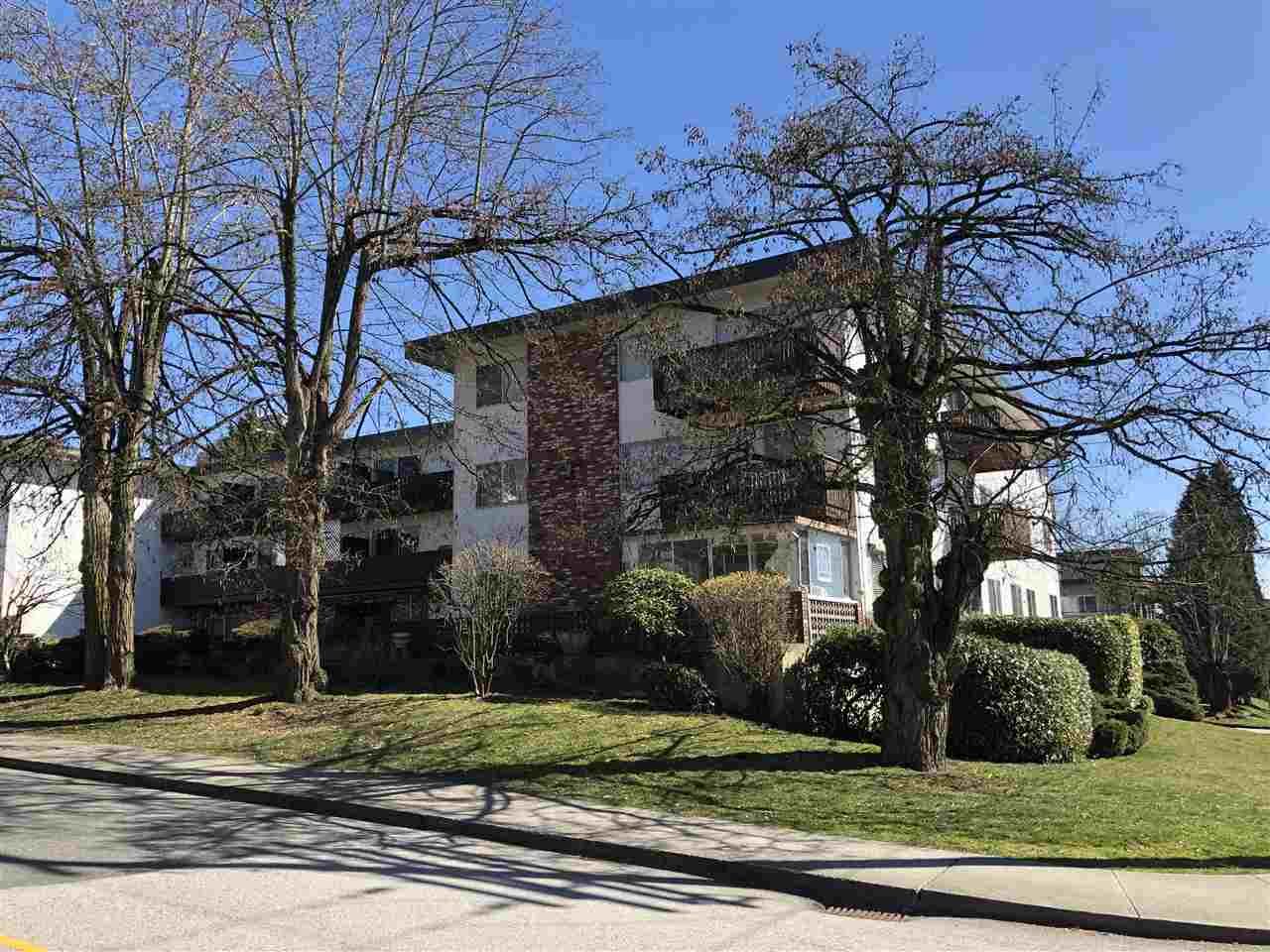 Main Photo: 308 910 FIFTH Avenue in New Westminster: Uptown NW Condo for sale in "GROSVENOR COURT" : MLS®# R2388684