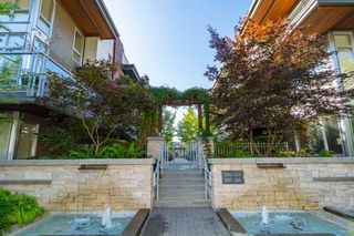 Photo 1: 209 735 W 15TH Street in North Vancouver: Mosquito Creek Townhouse for sale in "SEVEN 35" : MLS®# R2428488