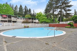 Photo 17: 720 WESTVIEW Crescent in North Vancouver: Central Lonsdale Condo for sale in "Cypress Gardens" : MLS®# R2370300