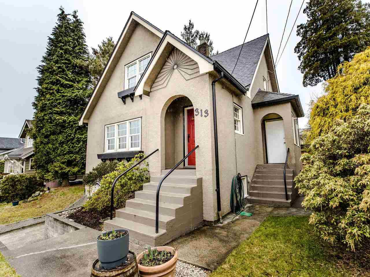 Main Photo: 313 ARCHER Street in New Westminster: The Heights NW House for sale : MLS®# R2439979