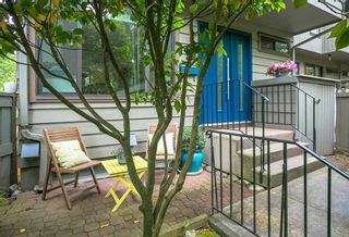 Photo 2: 4784 LAURELWOOD Place in Burnaby: Greentree Village Townhouse for sale in "GREENTREE VILLAGE" (Burnaby South)  : MLS®# R2375023