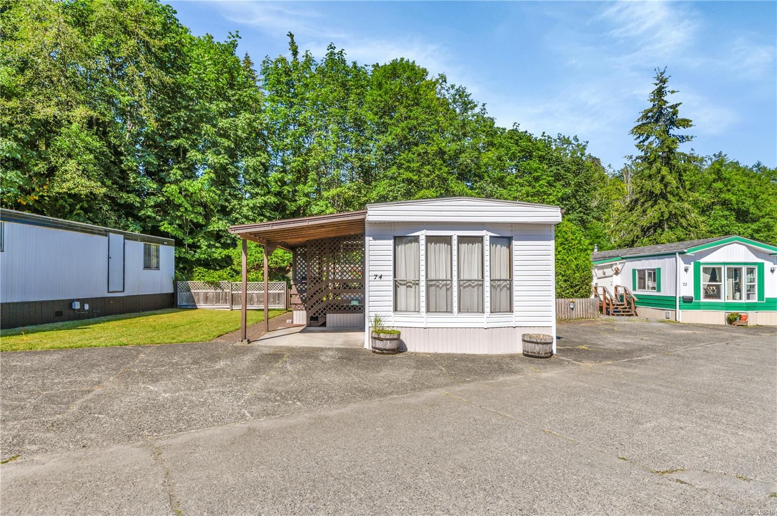 Main Photo: 74 951 Homewood Rd in Campbell River: CR Campbell River Central Manufactured Home for sale : MLS®# 910848