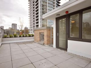 Photo 9: 1329 CIVIC PLACE MEWS in North Vancouver: Central Lonsdale Townhouse for sale : MLS®# R2114138