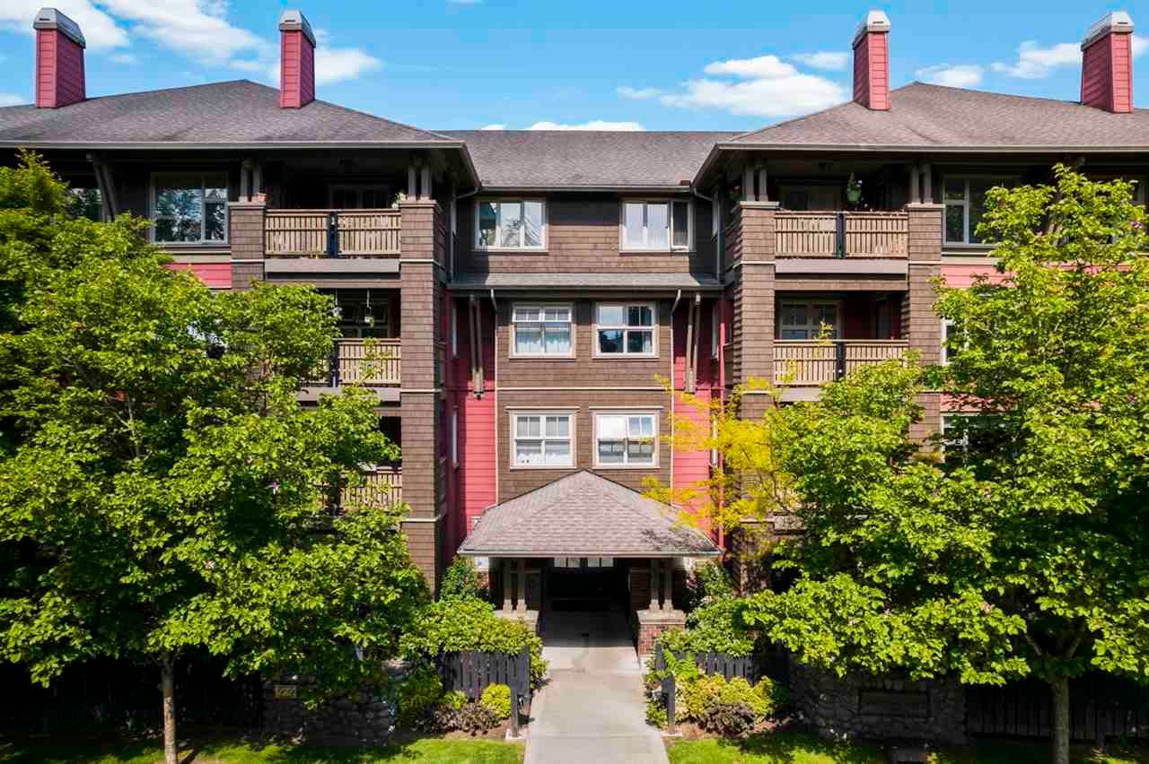 Main Photo: 303 675 PARK CRESCENT in New Westminster: GlenBrooke North Condo for sale : MLS®# R2583603