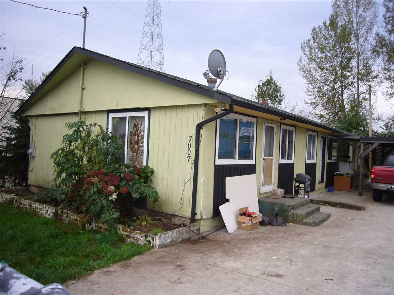 Main Photo: 7007 BRIDGE Street in Mission: Mission BC House for sale : MLS®# R2011429