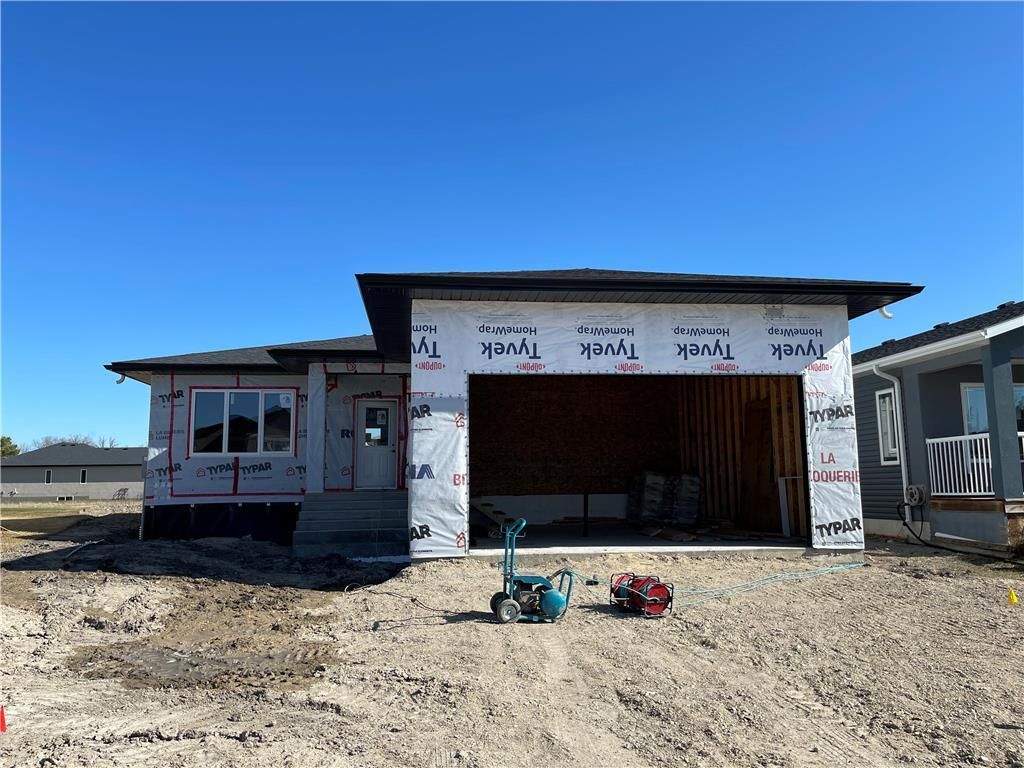 Main Photo: 118 Woodridge Drive in Beausejour: House for sale : MLS®# 202312109