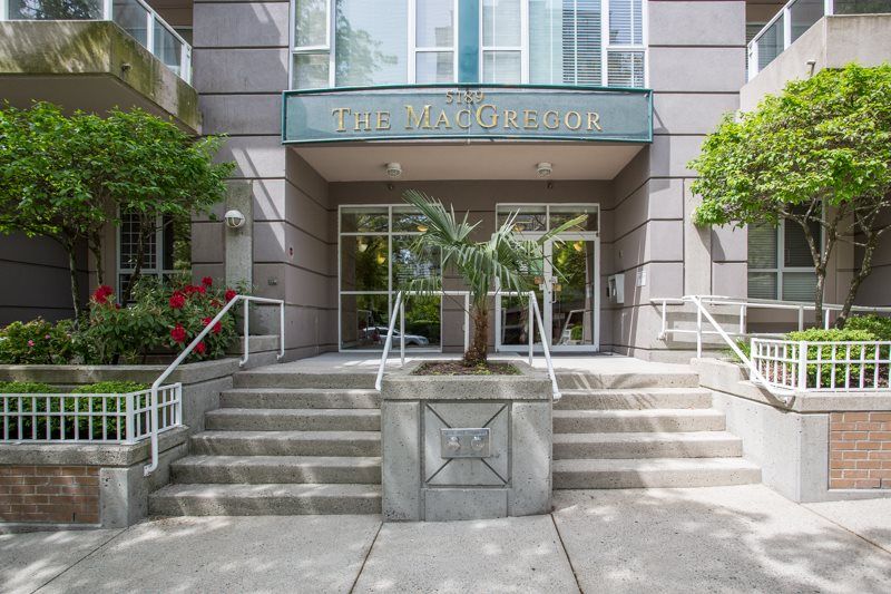 Main Photo: 1405 5189 GASTON Street in Vancouver: Collingwood VE Condo for sale in "MACGREGOR" (Vancouver East)  : MLS®# R2385676