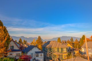 Photo 15: 945 E 14TH Avenue in Vancouver: Mount Pleasant VE 1/2 Duplex for sale (Vancouver East)  : MLS®# R2319982
