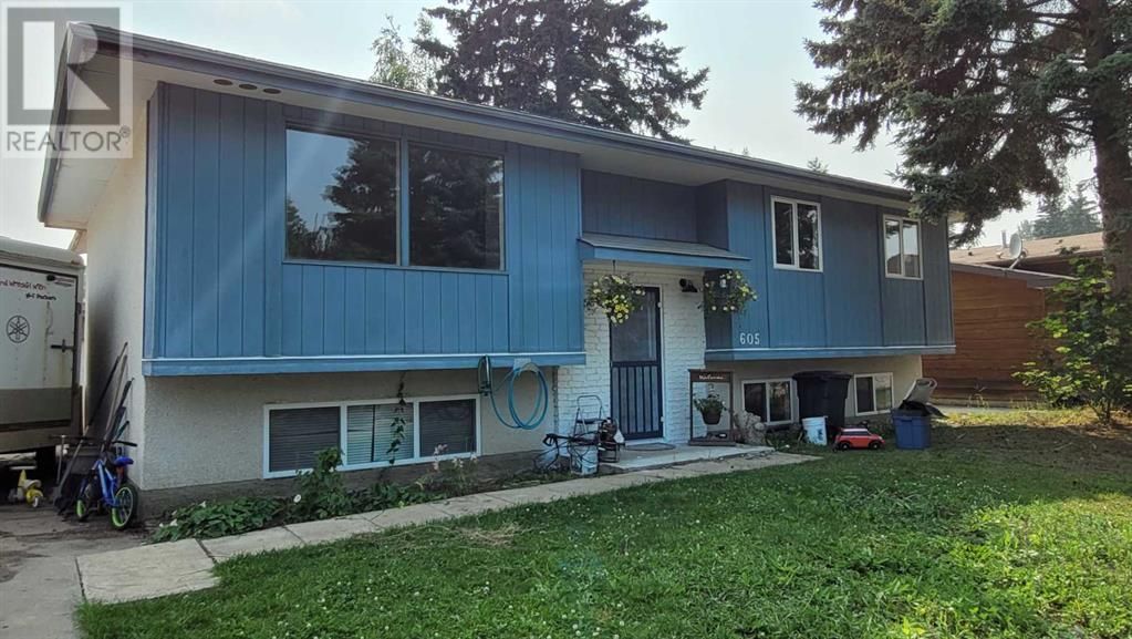 Main Photo: 605 12 Avenue SE in Slave Lake: House for sale : MLS®# A2067922