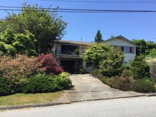 Photo 2: 609 BAYCREST Drive in North Vancouver: Dollarton House for sale : MLS®# R2242916