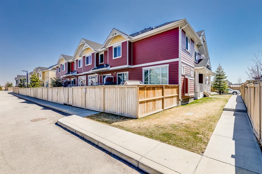 This Great Townhouse comes with a Fully Fenced Yard.