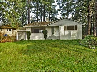 Photo 1: 536 Acland Ave in VICTORIA: Co Wishart North House for sale (Colwood)  : MLS®# 804616