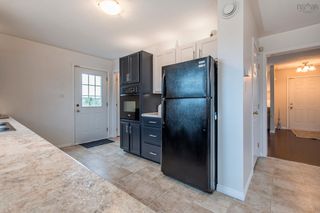 Photo 12: 301 Leslie Road in East Lawrencetown: 31-Lawrencetown, Lake Echo, Port Residential for sale (Halifax-Dartmouth)  : MLS®# 202309890