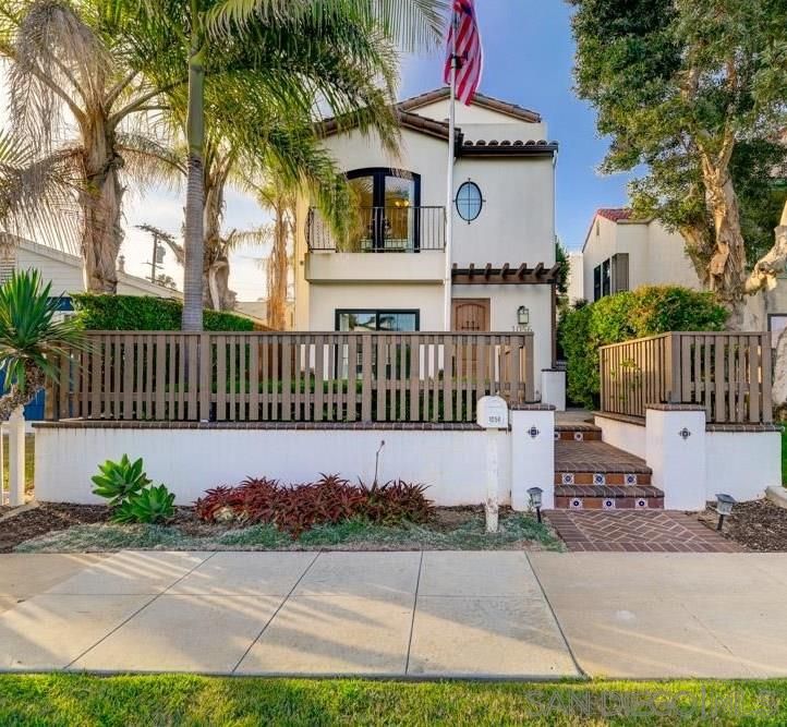 Main Photo: PACIFIC BEACH House for sale : 4 bedrooms : 1056 Chalcedony in San Diego