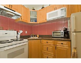Photo 5: 104 1655 NELSON Street in Vancouver: West End VW Condo for sale in "HAMSTEAD MANOR" (Vancouver West)  : MLS®# V656006