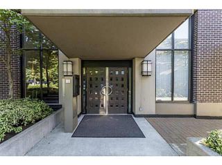 Photo 2: 1804 151 W 2ND Street in North Vancouver: Lower Lonsdale Condo for sale in "SKY" : MLS®# R2030955